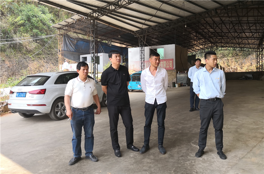 2018年4月，吉林省遼源市龍山區副區長鐘亞輝（左二）一行到漳州眾興畜禽無害化處理中心調研